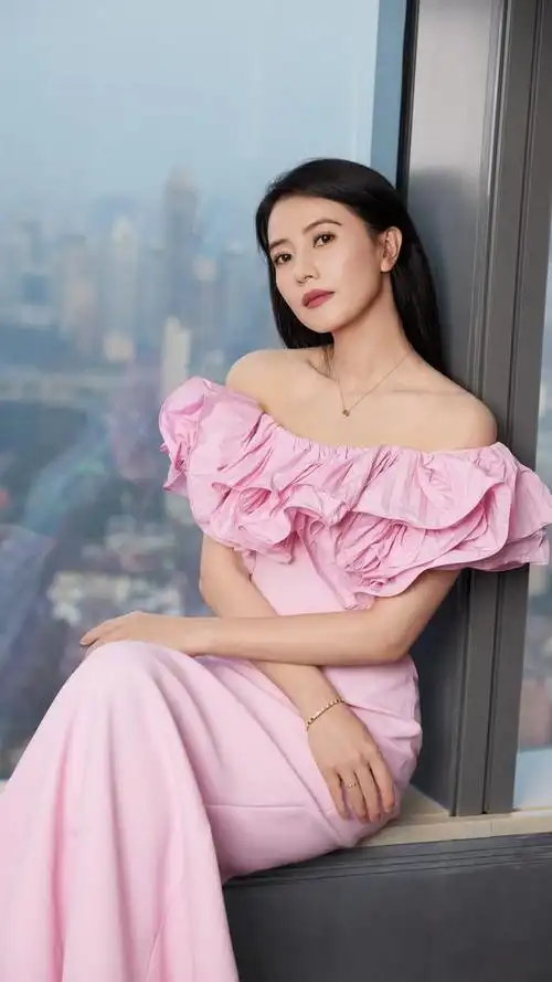 我们带来了中国影视界的璀璨明星——高圆圆的精美壁纸