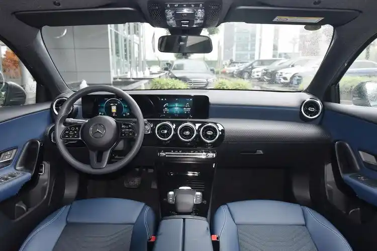 2022款 奔驰a级 a 180 l内饰