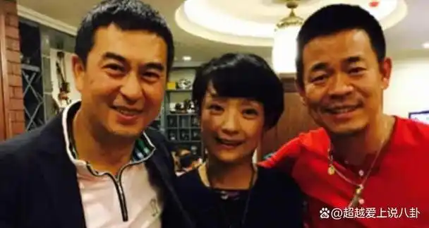 孙浩从歌手到演员,靠实力翻身,55岁和青梅竹马各自单身