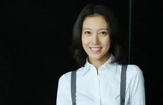 在娱乐界中,观众经常将演员高露错认为高圆圆.