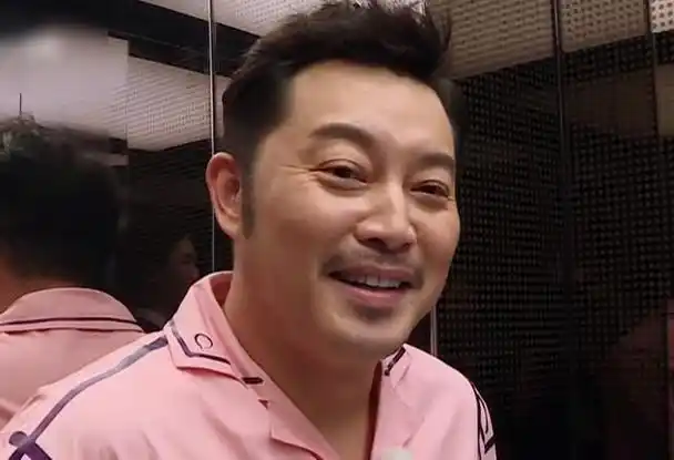 《奔跑吧》撕名牌大战,为保护大林子不受伤,沙溢手部细节真实了