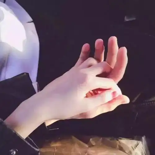 抖音最火头像情头(抖音现在流行什么样的情侣头像)(45)