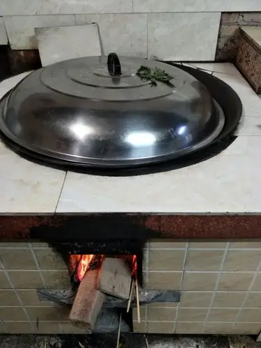 第二还要农村式的大锅大灶