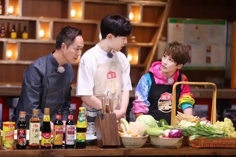 《熟悉的味道4》邓伦糗事趣事大曝光,最爱吃的食物竟然是麻辣烫?