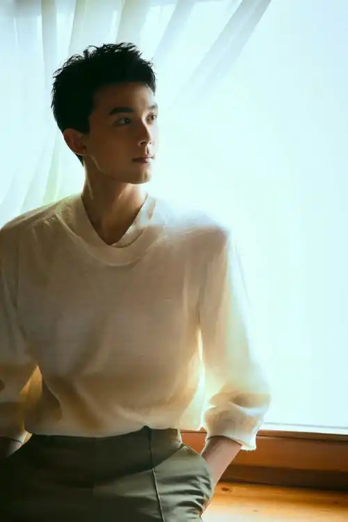 镜头感好强天生的大明星#吴磊黑皮衣好a