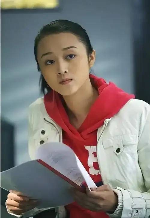 王乙竹:退圈10年,查无此人《重案六组1》饰季然除了以上几位警花之外