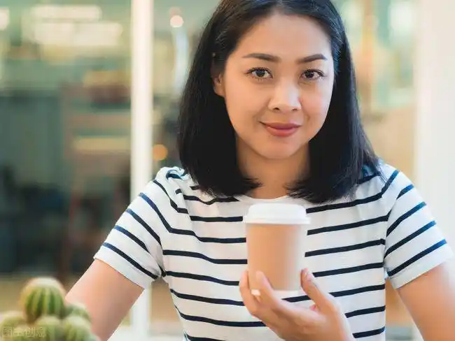 "中年油腻女"标准出炉,女人过了35岁,要对照看看