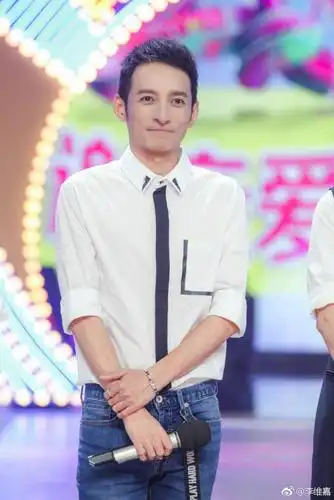 快乐大本营的李维嘉又去韩国疯狂种草cosmetea小怪兽气垫ee霜