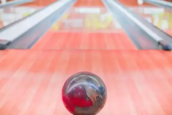 保龄球戴戒指事件血肉模糊场面十分可怕