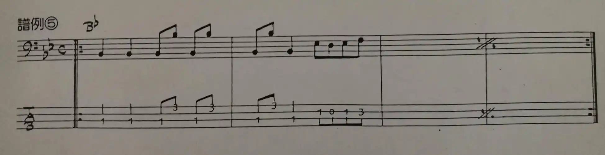 和弦:就一个bb和弦 节奏:由四分音符和八分音符构成.