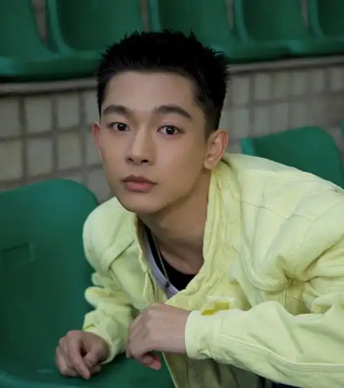 《涉过愤怒的海》张宥浩:偶像是汤唯,自创潮牌的他也被父母催婚