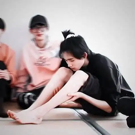 有没有赏丝发一个宋亚轩的跟腱图给我我要发给我的男性朋友让他羞耻