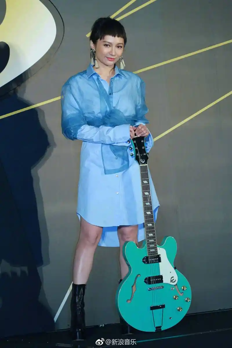 飞儿乐团重组新主唱名叫lydia让人唏嘘