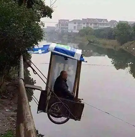 原创搞笑gif趣图:别拍了,快扶我一把起来