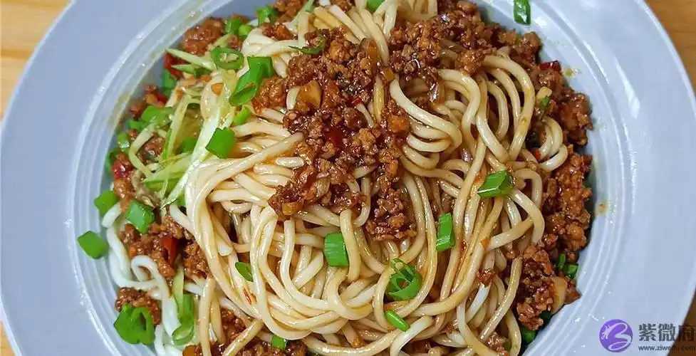 每年正月初一,我家少不了的肉酱拌面, 美味好吃,家人都喜欢