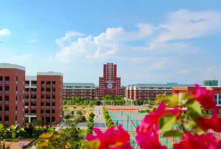 网站首页-柳州铁一中学(柳铁一中)校园网