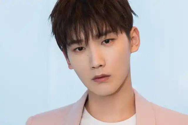 最近飙升的十大95后男明星王一博榜首蔡徐坤榜眼吴磊探花