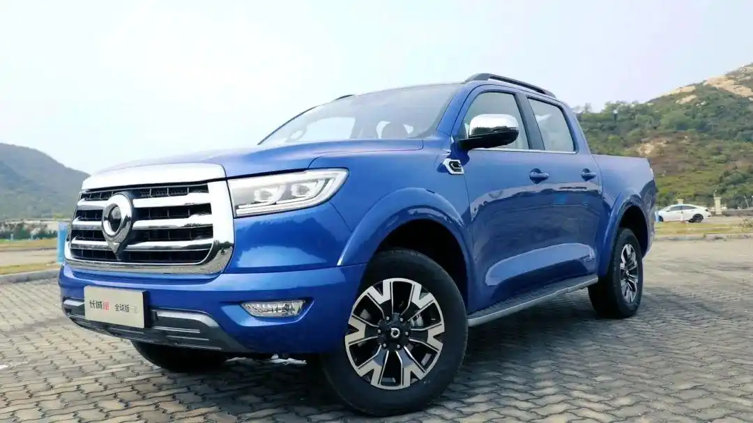 喜欢户外运动的黑人小姐姐一眼相中了它,体验长城炮全球版