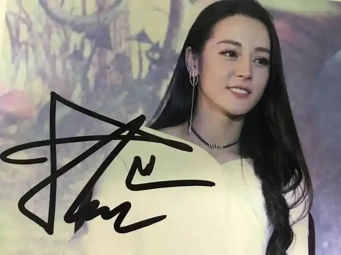 各位明星的签名,戚薇怎么简单怎么来,古天乐却签成了"薯塔"