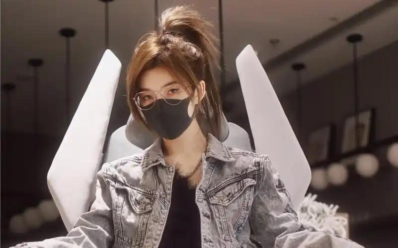 lpl同款t0电竞椅开箱(徐十七)