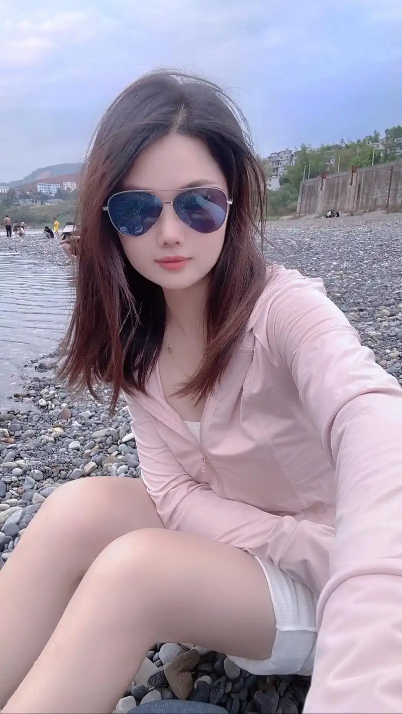 自拍这种东西,三分天注定,七分靠滤镜90 #夏天的味道 #治 - 抖音