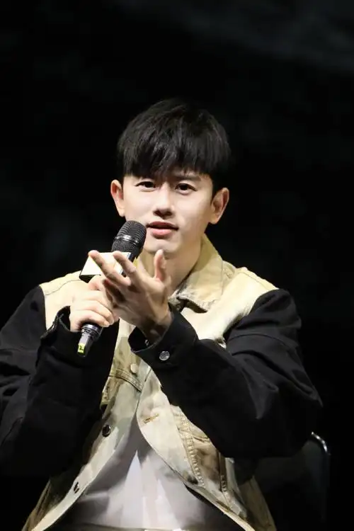 张杰出演话剧曾经如是