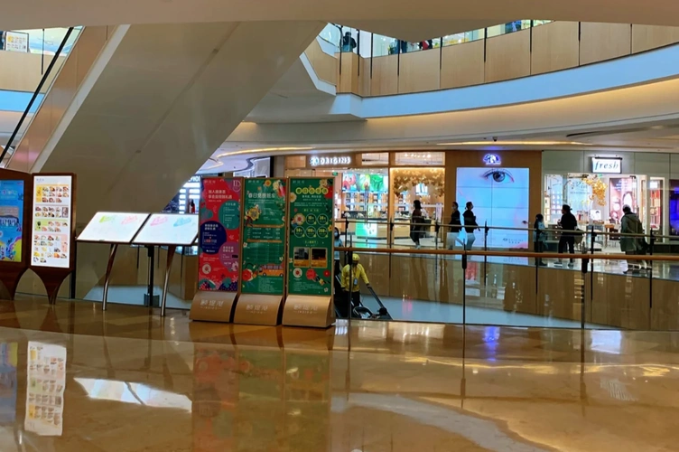 华熙live这里汇聚了艺术馆,展览,酒饮餐吧,游戏潮玩店应有尽有地址