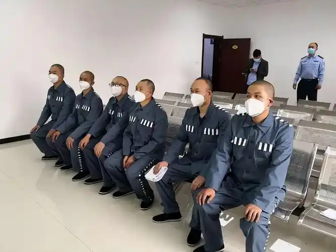 被判无期的人每天在监狱里干些什么老了无法自理怎么办