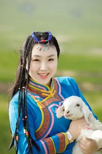 歌手肖洋早年《飞向草原》洁白哈达奇舞飞扬 放歌草原_蒙古