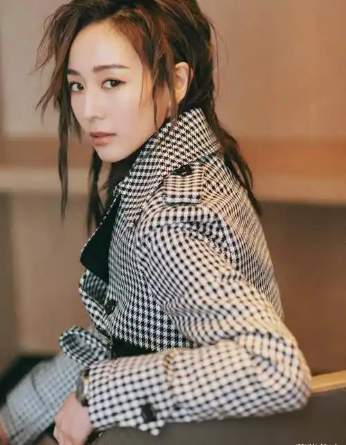 张钧甯短发神似蒋雯丽?