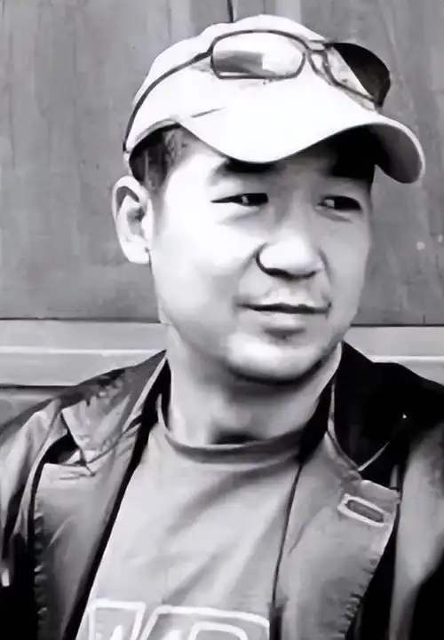 张国立个人资料简介(张国立:靠前妻翻身,二婚娶邓婕不再生育,艺德被