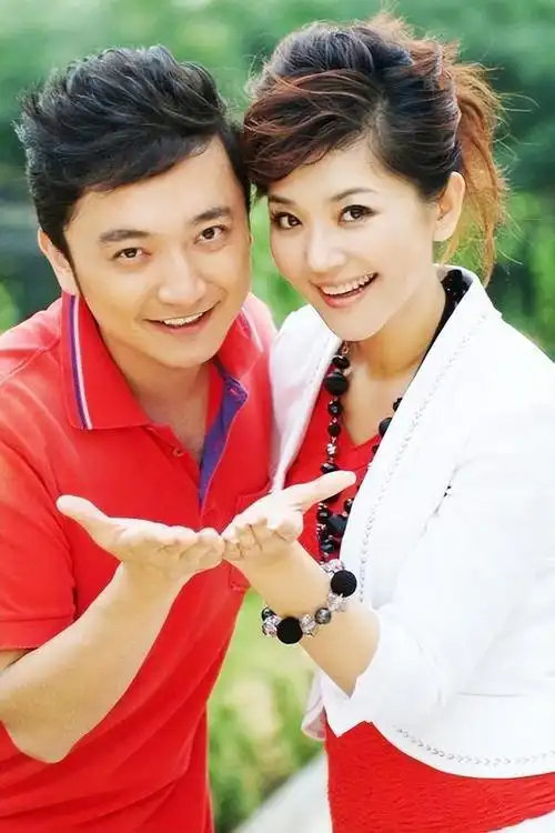 前央视主持方琼逛超市,人来人往无人识,嫁大8岁领导生活幸福