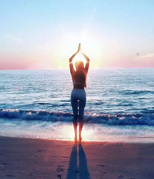 瑜伽菇凉拍个照背影都美爆了