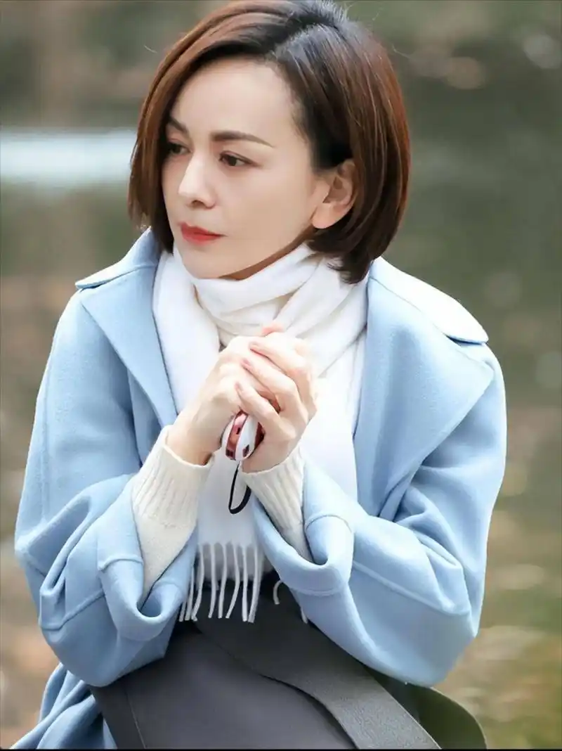 53岁雪姨王琳活动近照曝光:金发粉衣宛如少女回春!