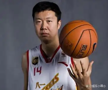 回顾王治郅与司令女儿分手后娶小14岁美女主播儿子身高惊人