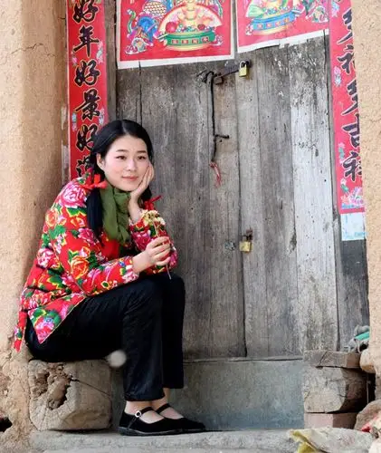 【转载】村里有个美丽的樱花姑娘 王二妮歌曲专辑(美女美歌) - 岁月