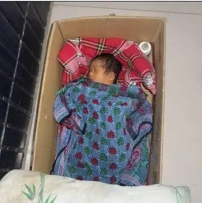 邢台107国道边一男婴被遗弃 经检查发现患有先心病