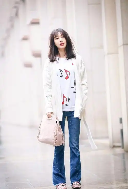 李菲儿红唇开衩黑色长裙,热舞时被男舞者摸腿,魅惑力满分