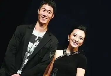 世界冠军王励勤现状:退役当教练生活很滋润,妻子长这样!