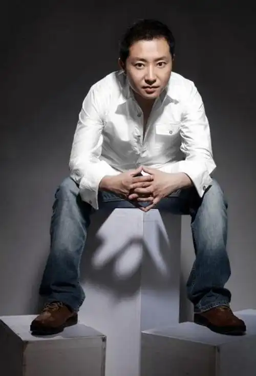 3,大刚程成是一名非常有实力的主持人,是完全有资格成为河北台一哥的.