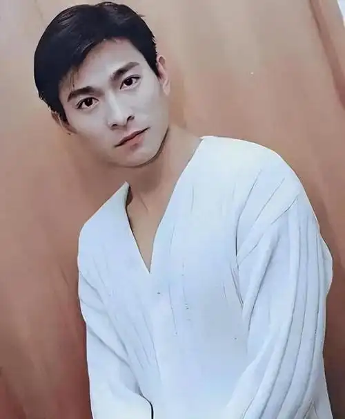 年轻时是大帅哥,老了以后颜值崩塌!这6个男明星,仿佛变了个人