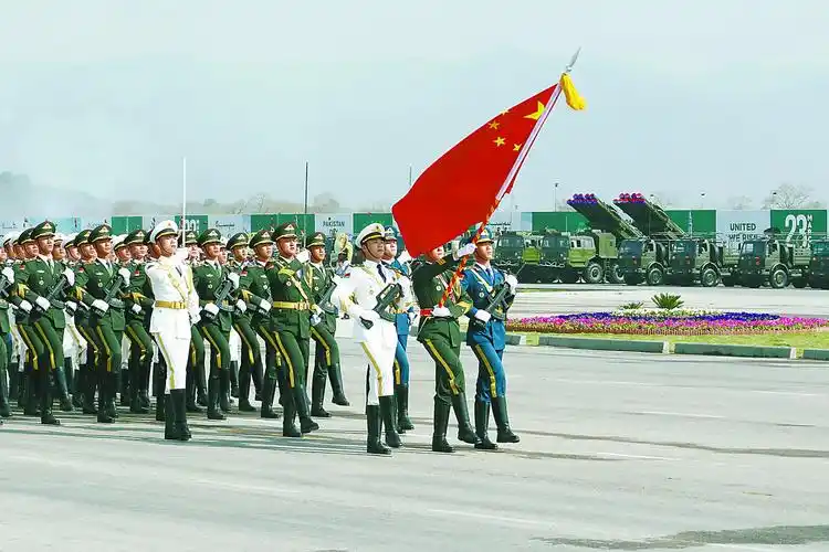 beautybuff美人大学的时候,军训的时候.遇到了一个还好的教官吧!