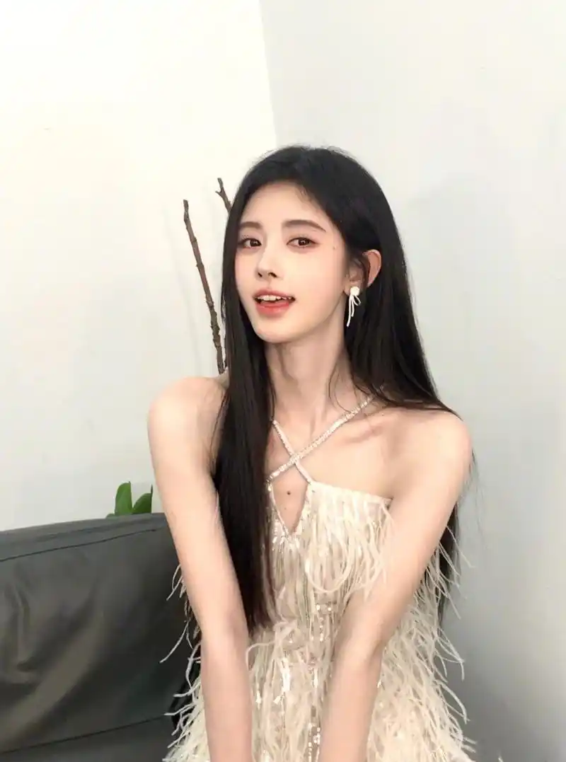 她很好呀,为粉丝买星巴克等