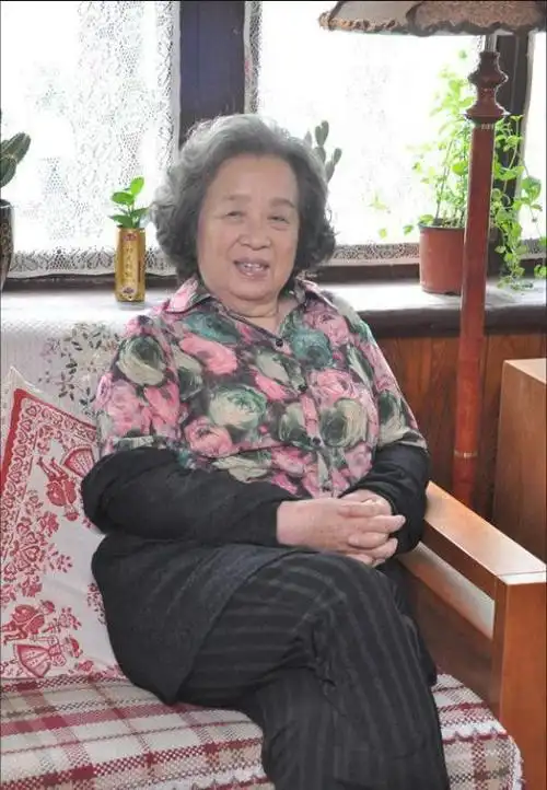 李明启和赵敏芬:相似的人生,一个优雅老去,一个成功"漂白"