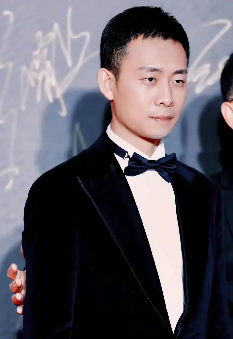 意气风发玉树临风风度翩翩气宇轩昂气度不凡,你们还有啥词儿?#张译