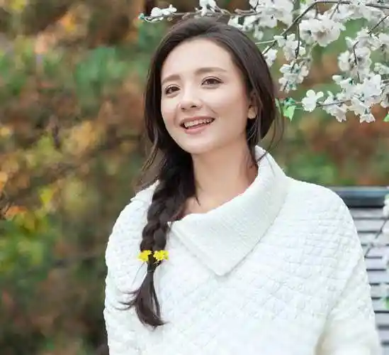 甘肃女演员因甄嬛传走红嫁入豪门,却因狂傲自负遭惩罚