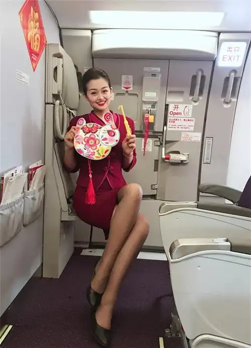 吉祥航空空姐王伶月只有让自己变得专业才会赢得别人的尊重