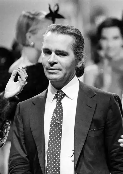 老佛爷离世谢幕 留给时尚界的,一场可望而不可及的华丽梦想