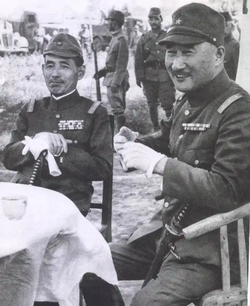 令中国人民愤怒的照片--侵华日军的自拍照(组图)