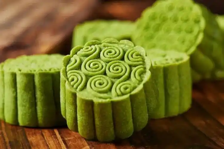 抹茶奶黄流心月饼